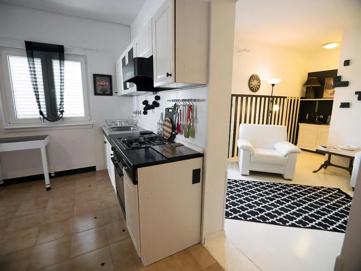 Apartment Eneja 라브