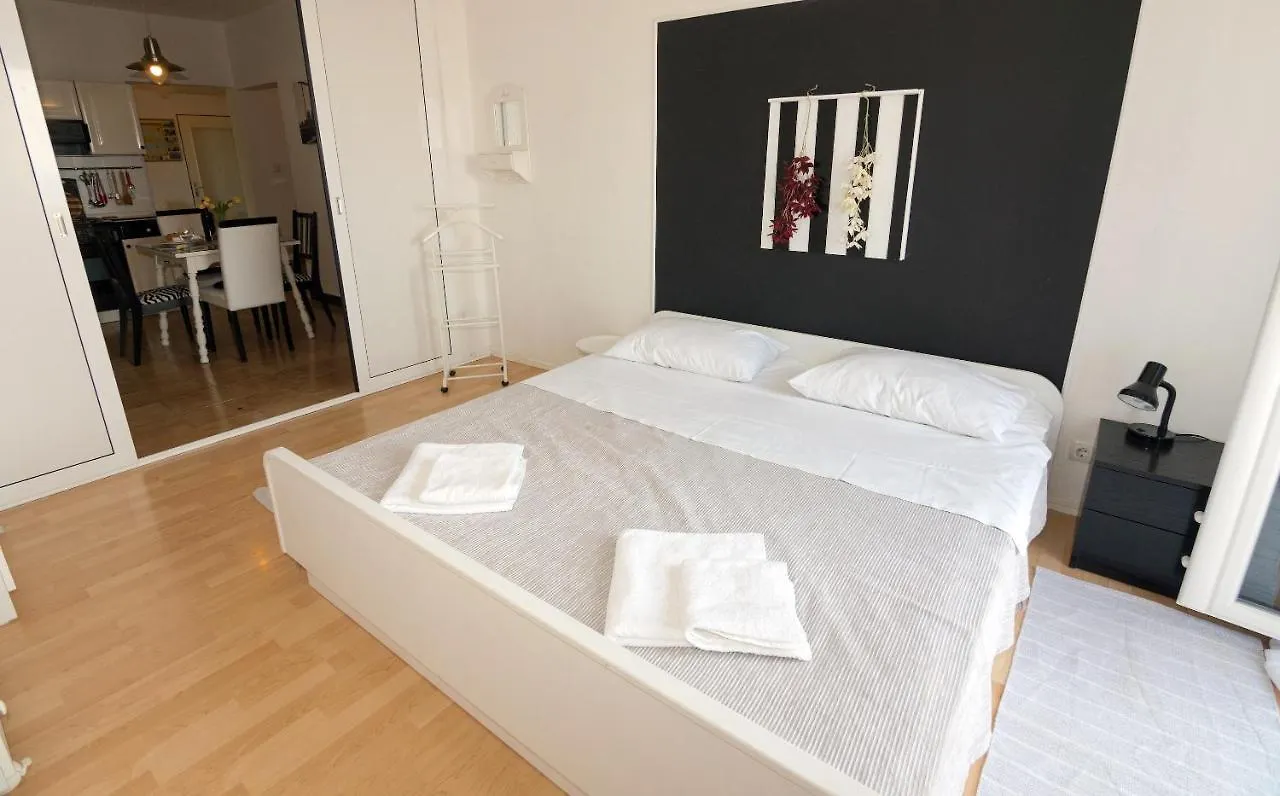 Apartment Eneja 라브